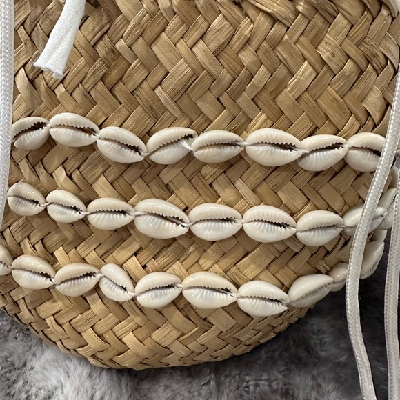 DSW Straw & Shell Drawstring Bucket Bag - Picture 3 of 8